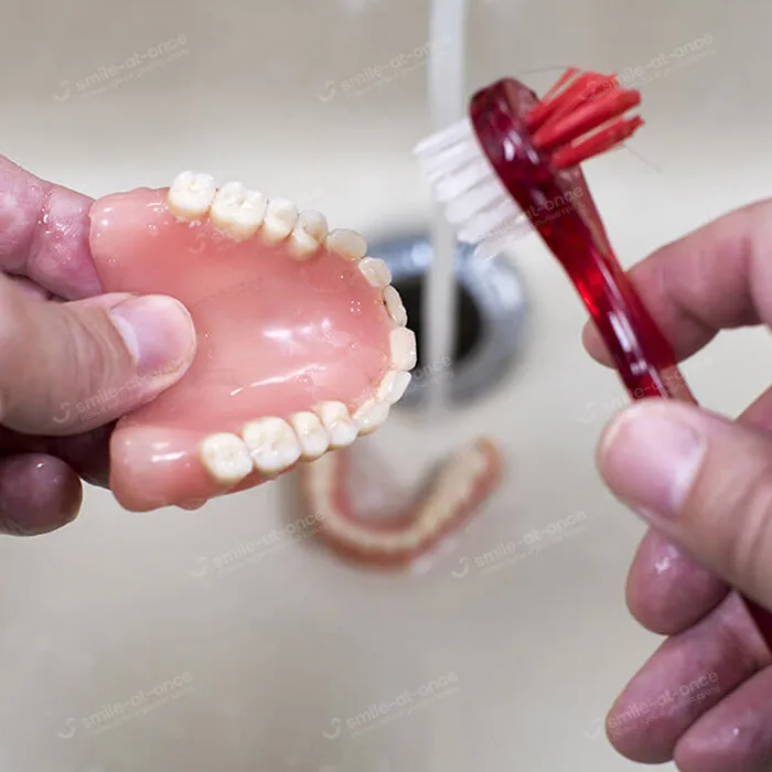 Чистка зубных протезов