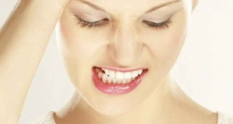 Топ-9 привычек, повреждающих зубы: как избавиться от разрушительных привычек