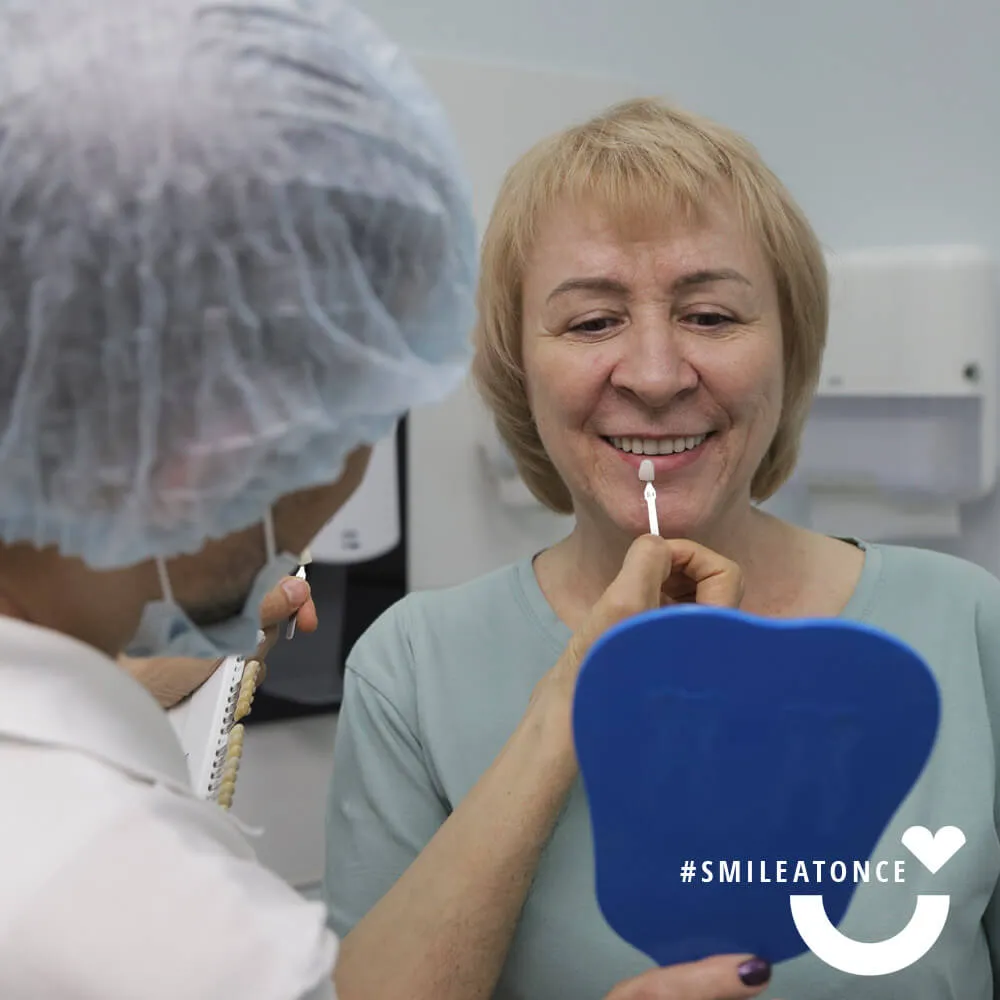 Подбор цвета новых зубов