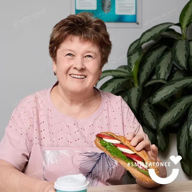 Татьяна Лавриненко наслаждаюсь любимой едой