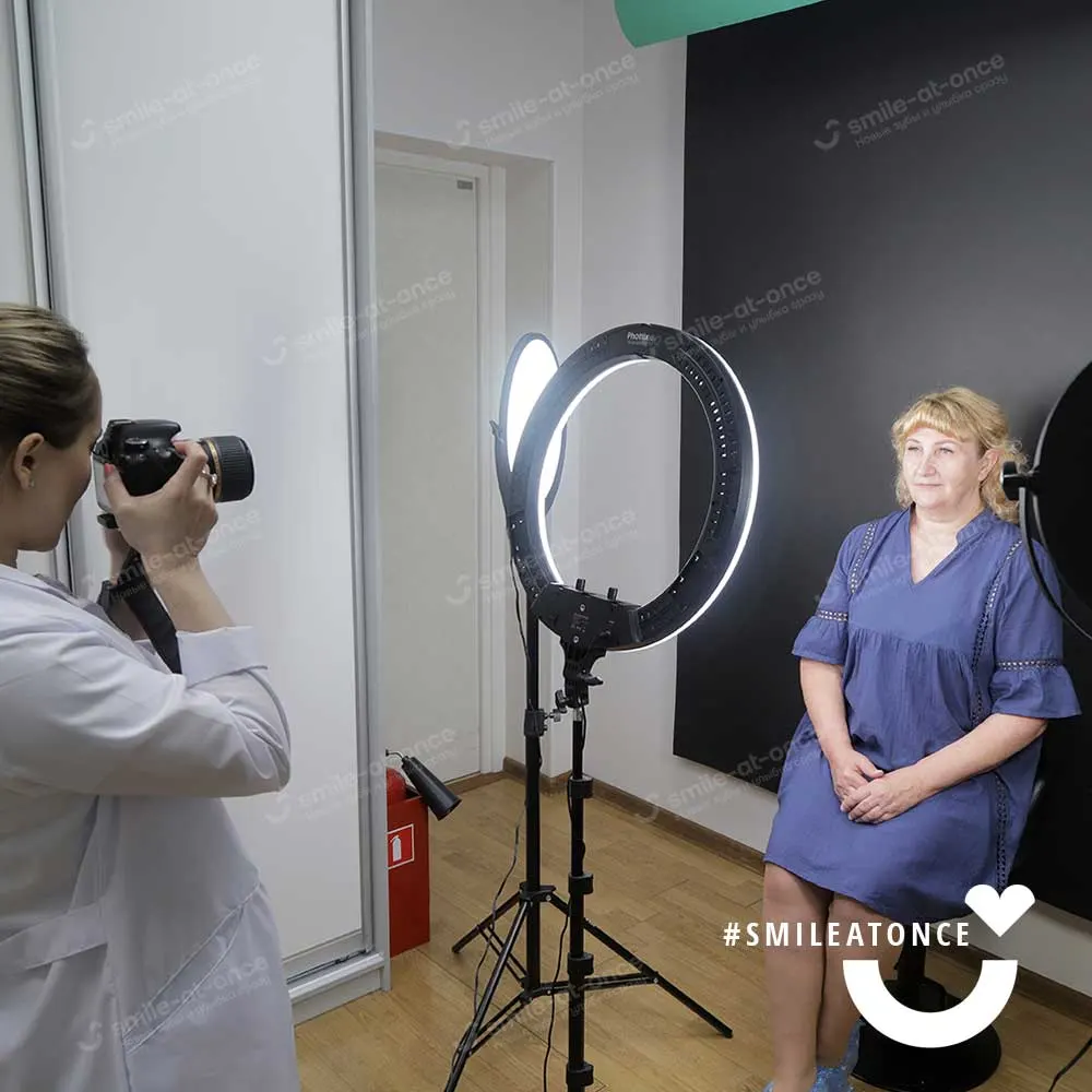 Татьяна во время моделирования будущей улыбки