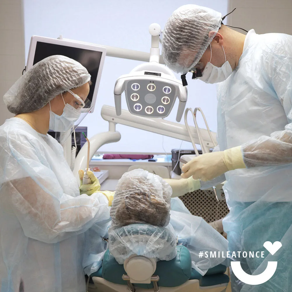 Рыкова Татьяна во время установки зубных имплантов