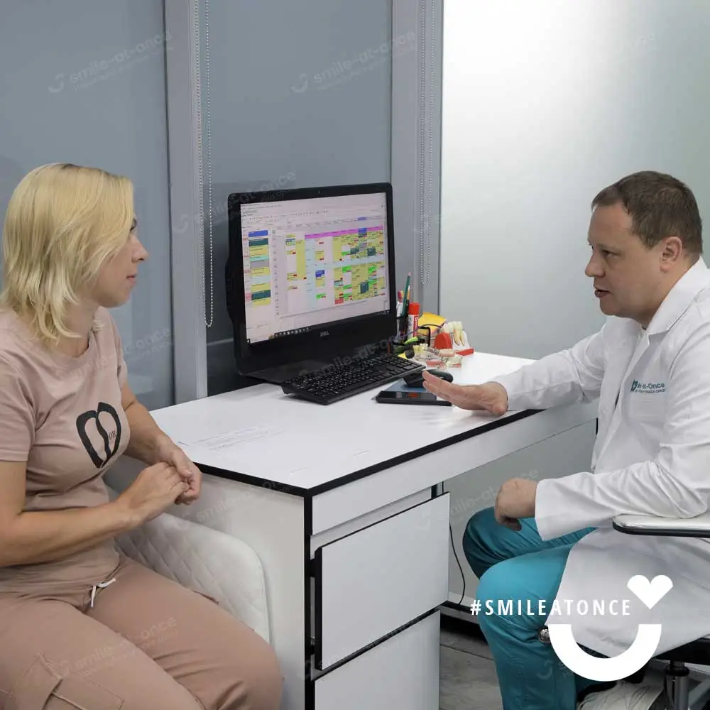 Ольга во время проведения операции по имплантации зубов