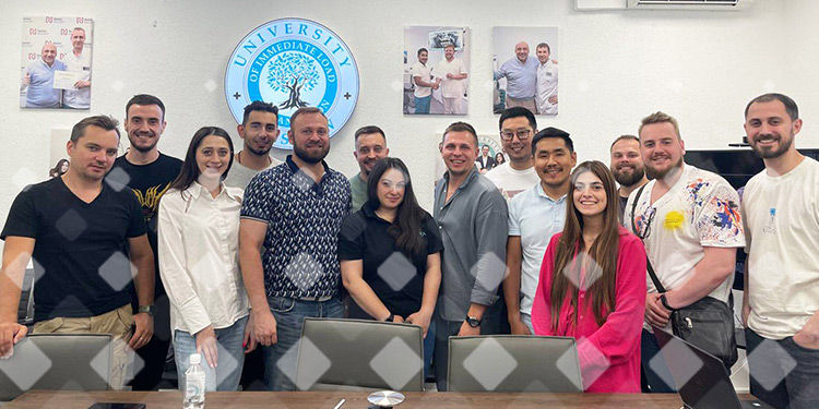 Врачи Smile-at-Once продолжают совершенствовать навыки цифрового моделирования