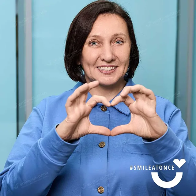 Через 4 года после имплантации зубов – фотосессия в клинике