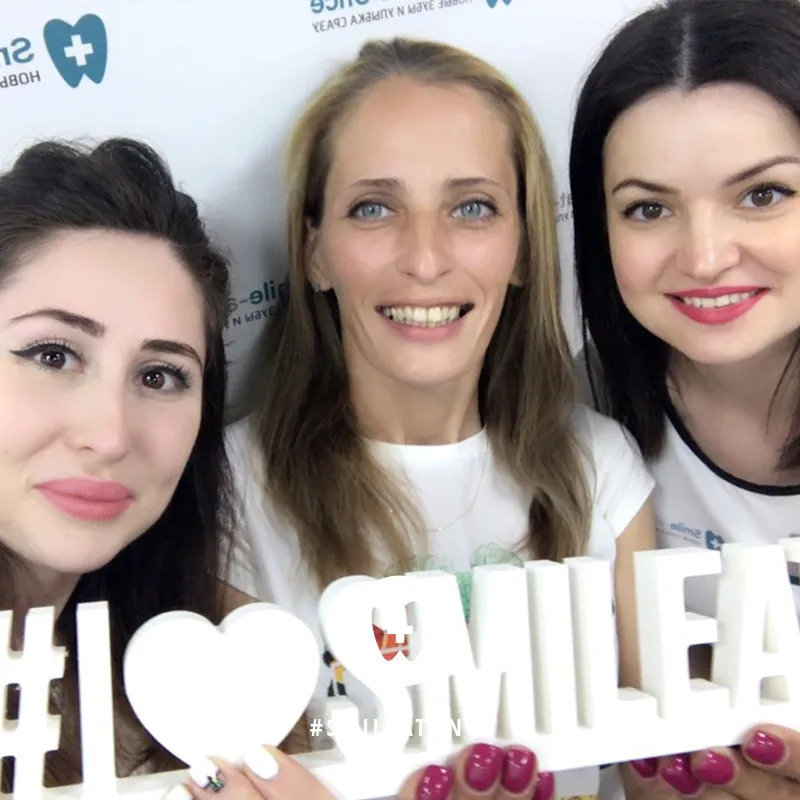 Селфи с врачами после имплантации зубов