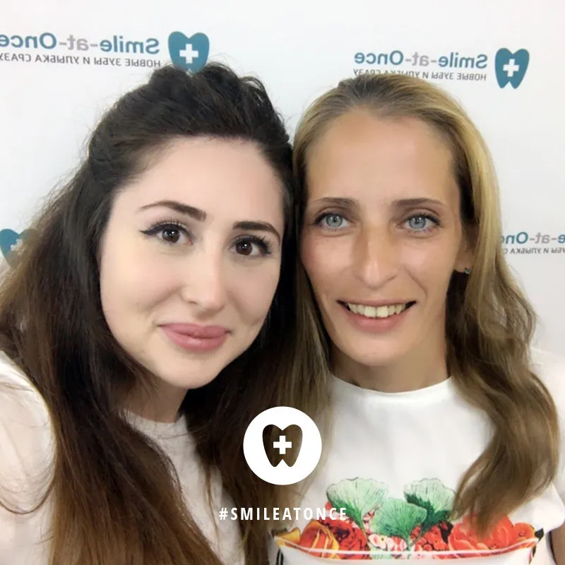 Селфи с врачами после имплантации зубов