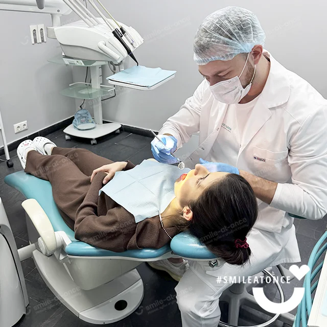 Хирург-имплантолог Малахин Игорь, фото за работой