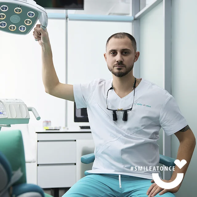 Хирург-имплантолог Наме Ильяс Фадиевич, фото врача в клинике