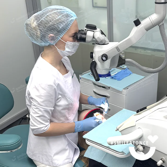 Стоматолог-терапевт Охлина Кристина Николаевна, фото за работой