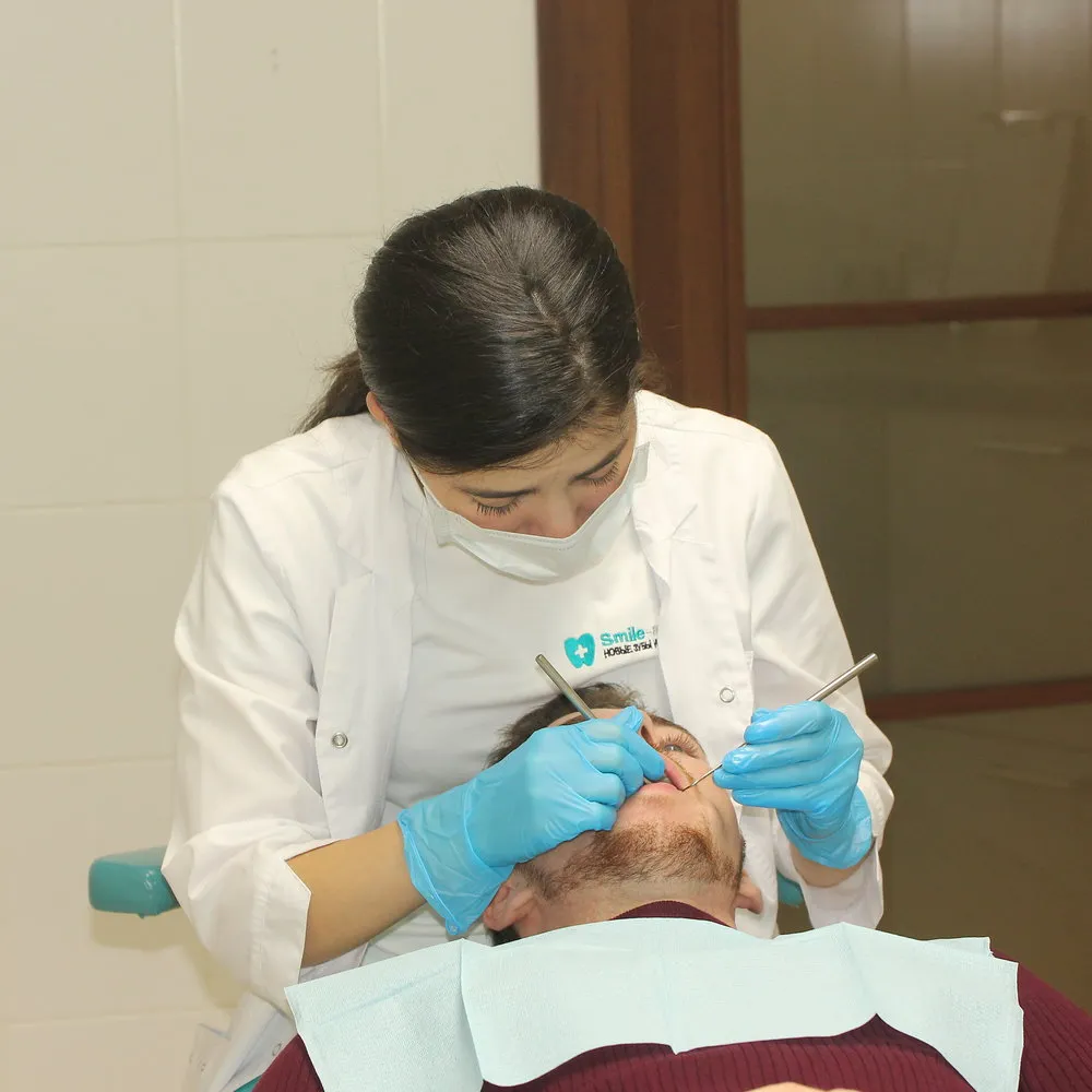 Стоматолог-ортодонт Рустамова Гунель, фото за работой