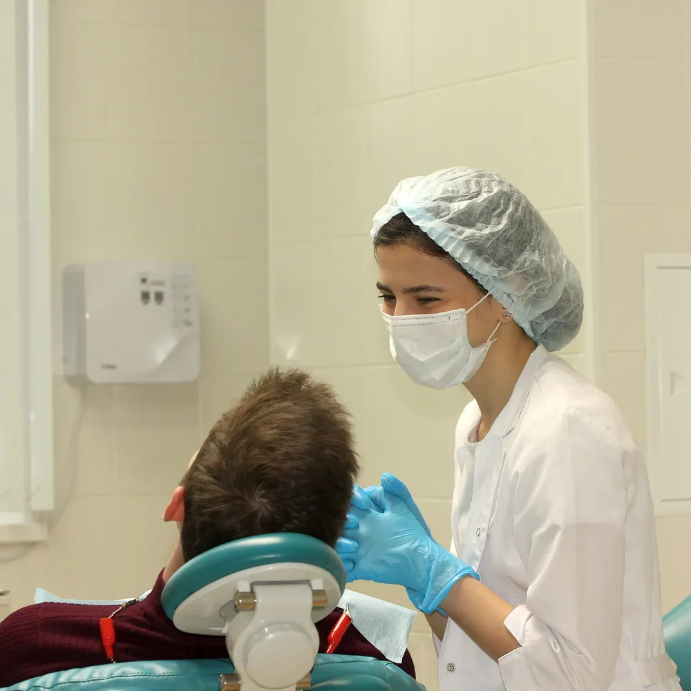 Стоматолог-ортодонт Рустамова Гунель, фото за работой