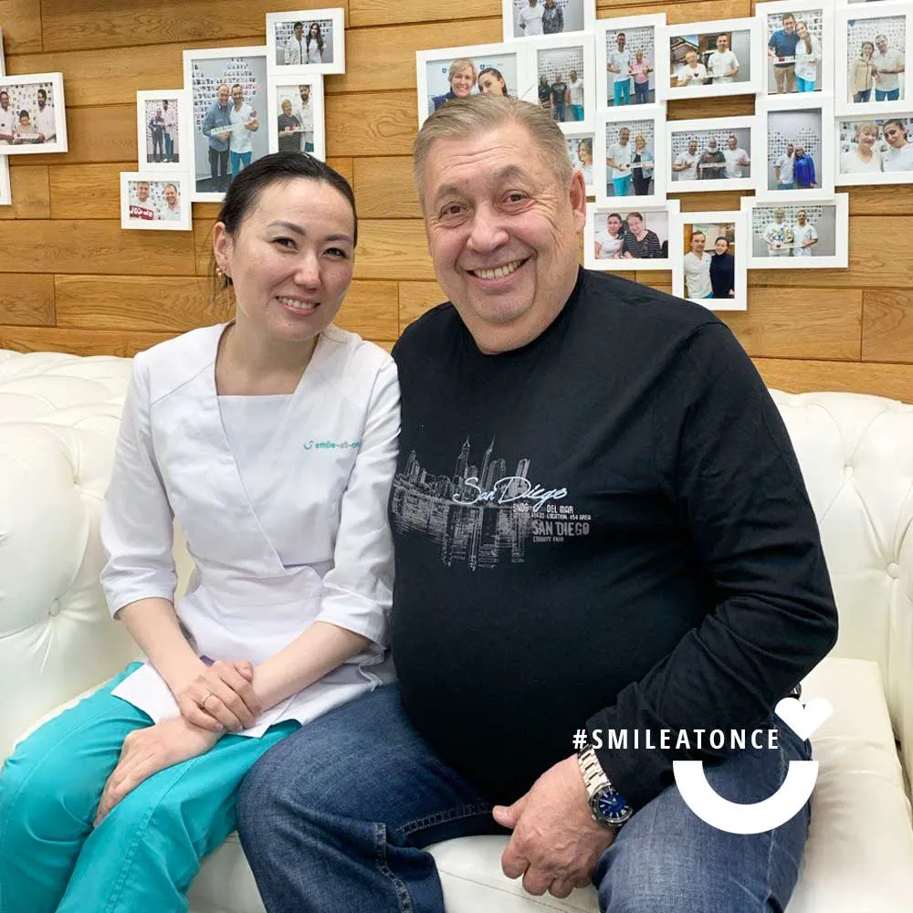 На профилактическом осмотре после имплантации зубов