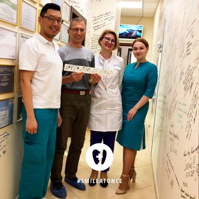 Фото с врачами после перепротезирования зубов