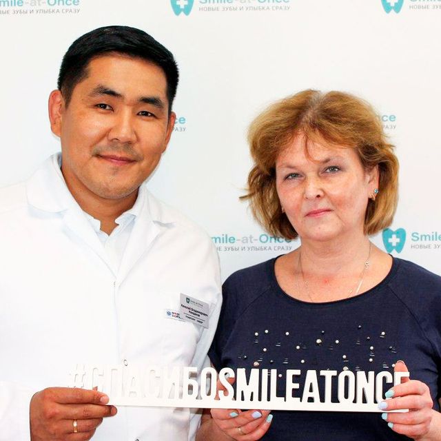 Фото с лечащим хирургом-имплантологом