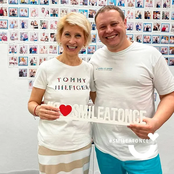 Фото с лечащим стоматологом-ортопедом после операции