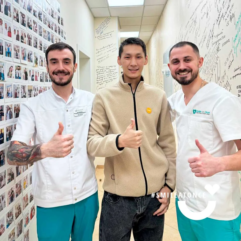 С лечащими врачами после установки имплантов и протезов