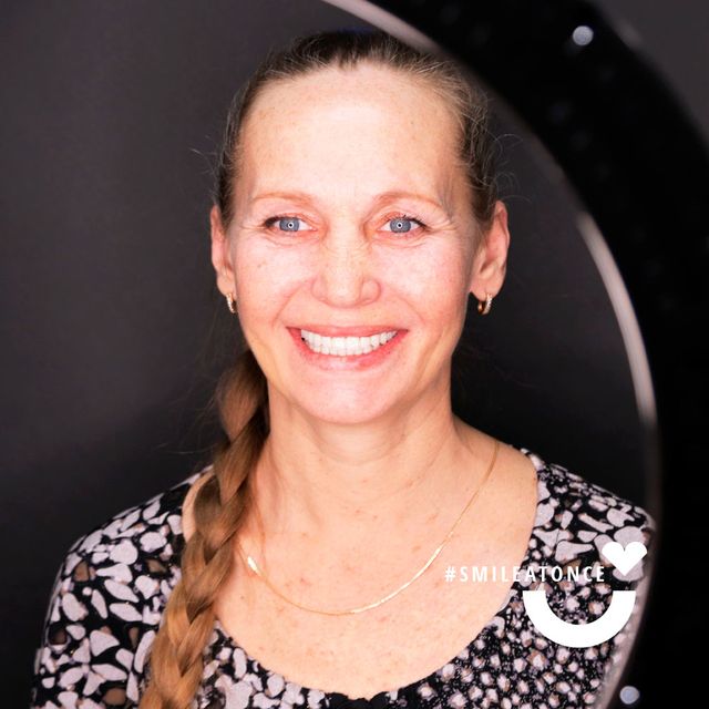 Ослепительная улыбка после имплантации зубов