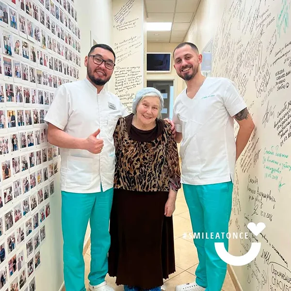 Наша пациентка 82 лет после установки условно съемного протеза