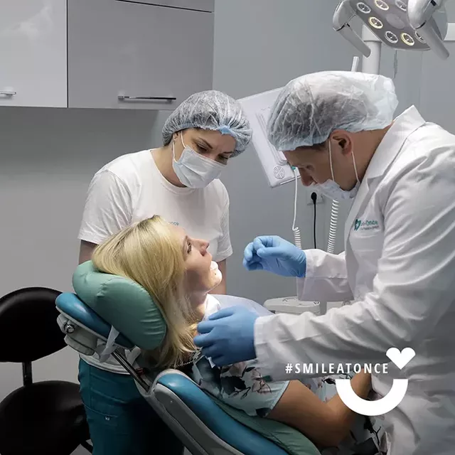 Фото во время установки зубных протезов