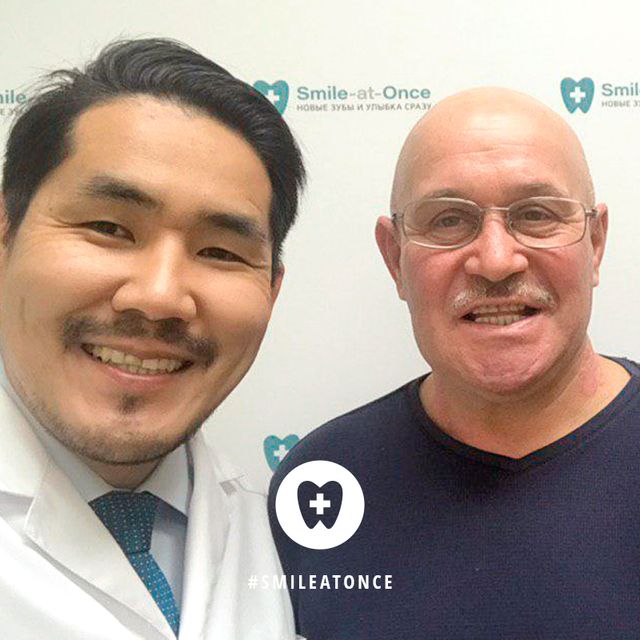 Селфи-фото с хирургом-имплантологом Намдаковым Николаем Владимировичем