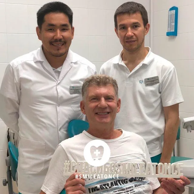 Селфи после коррекции протеза