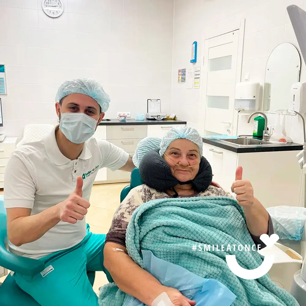 Фото с лечащим врачом сразу после операции