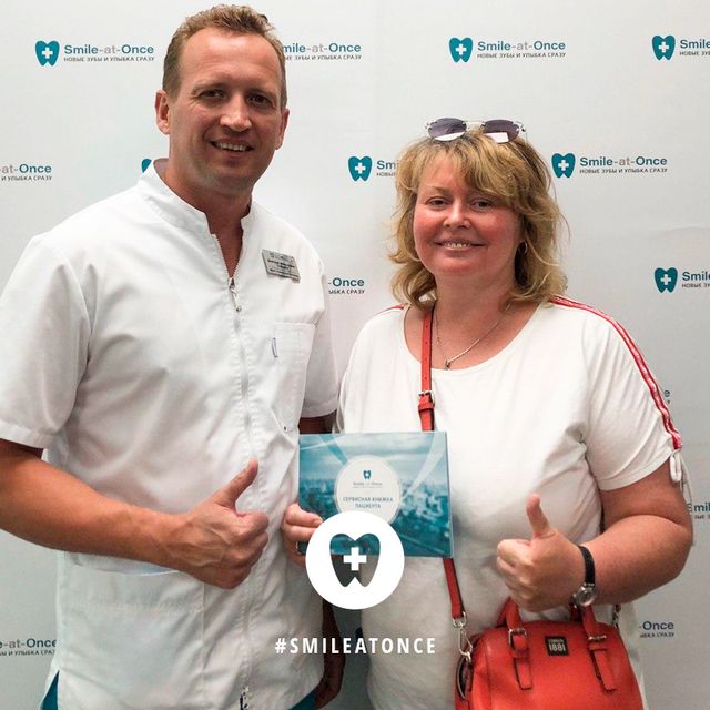 Контрольный осмотр после установки виниров на зубы