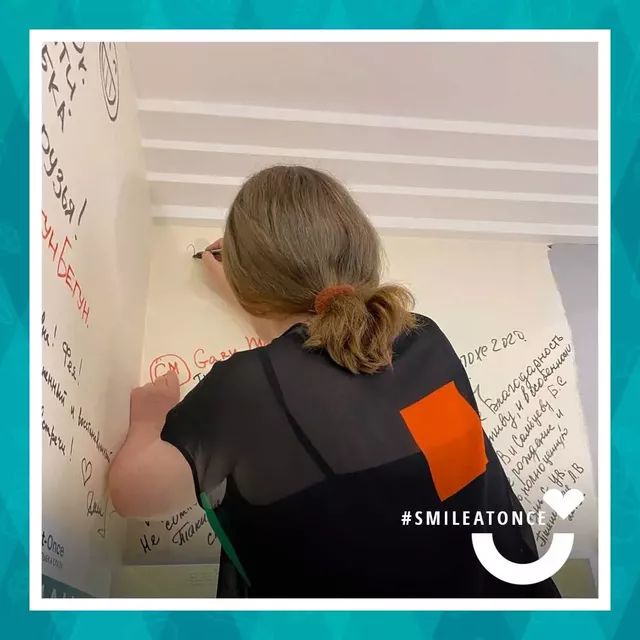 Пациентка пишет отзыв о работе врача