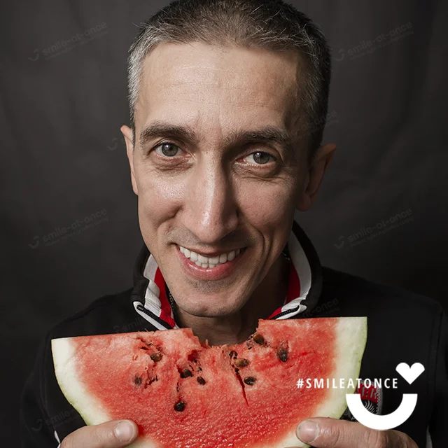 Обожаю позировать для ярких фото. Улыбка позволяет!