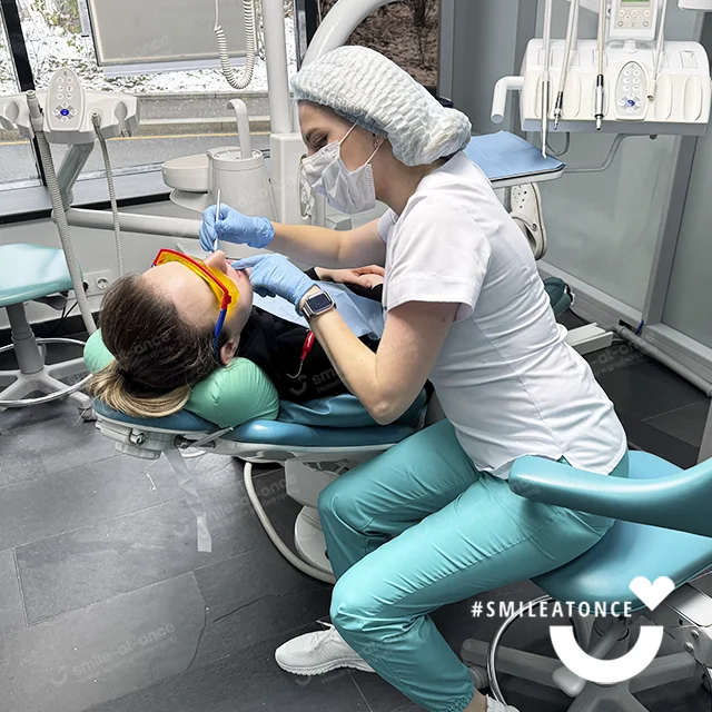 Стоматолог-ортодонт Волк Мария Андреевна, фото за работой