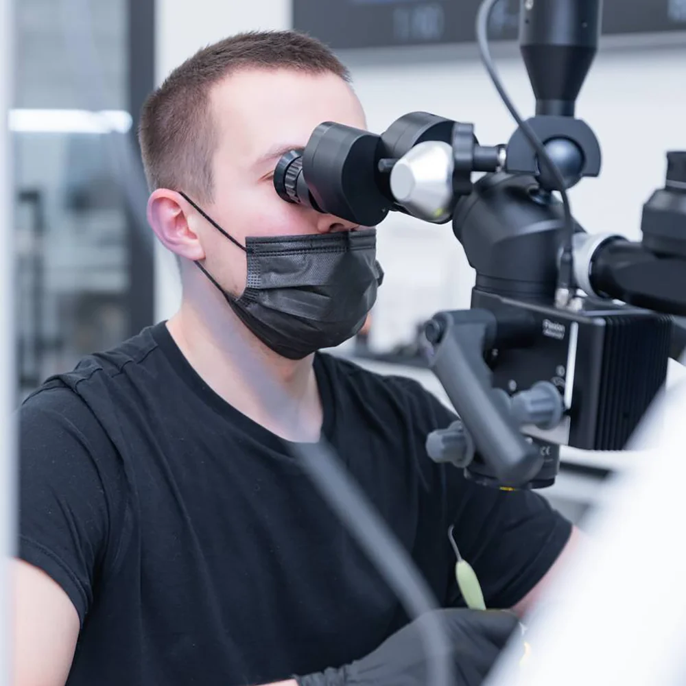 Стоматолог-терапевт Якимов Кирилл, фото во время работы